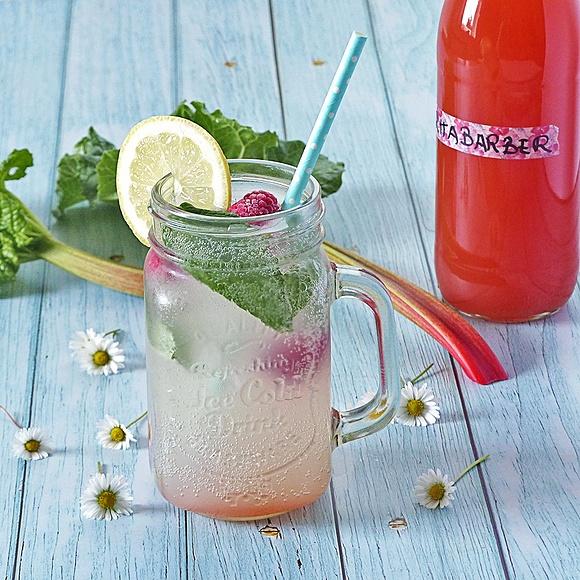 Zumo de ruibarbo y limón