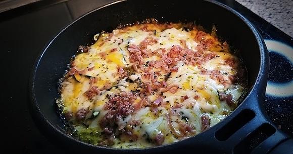Sartenada de calabacín con jamón y queso