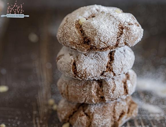 Galletas de almendra y cacao craqueladas sin grasas y sin gluten
