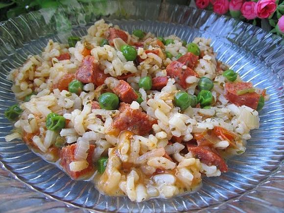 Arroz con chorizo y guisantes