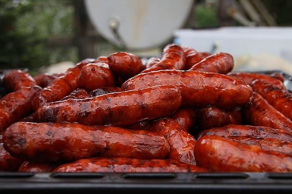 Asado de chorizo a la parrilla con papas españolas