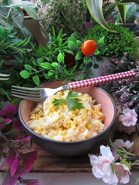 Ensalada de patata con huevo y salsa tártara