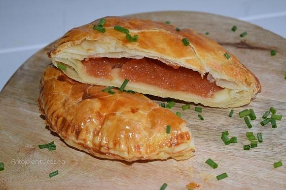 Empanada de hojaldre con membrillo y queso
