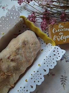 Strudel z kiełbaskami frankfurter, jabłkami i winogronami