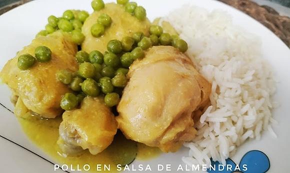 Pollo en salsa de almendras y guisantes