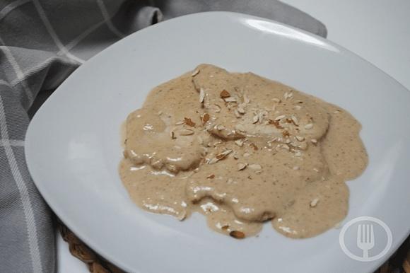 Lomo en salsa de almendras y nata