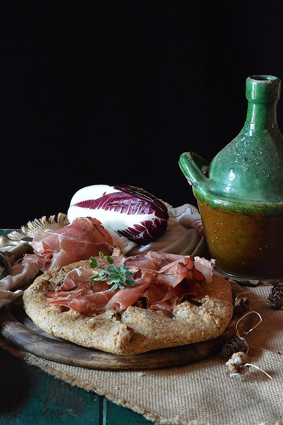 Galleta de trigo sarraceno con radicchio y speck