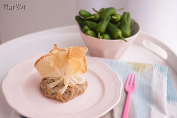 Saquitos de pasta brick rellenos de champiñón