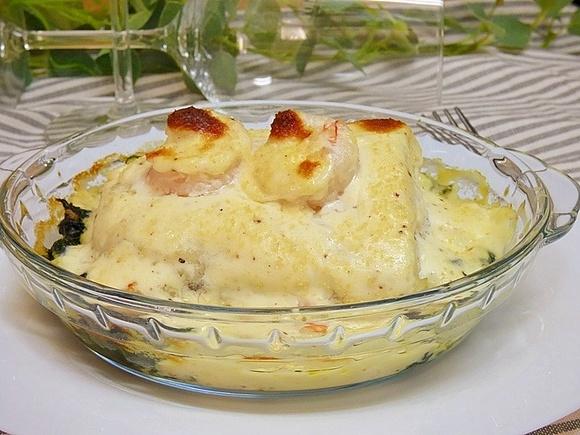Bacalao con espinacas y gambas
