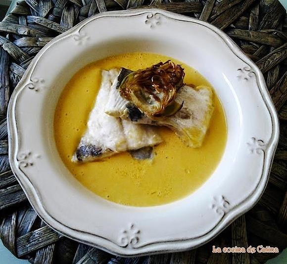 Dorada al horno con crema de calabaza y chip de alcachofas