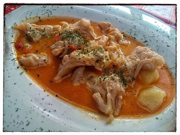 Manitas de cordero guisadas con patatas