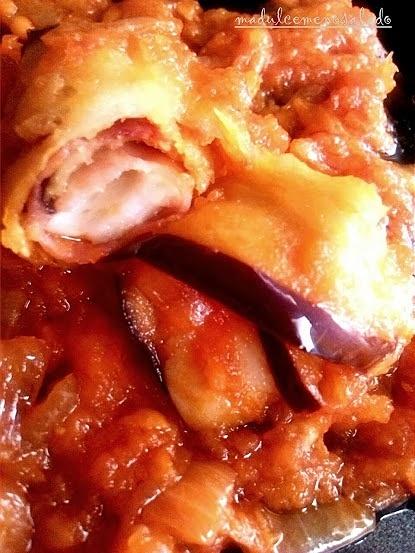 Rollitos de berenjena con jamón y queso