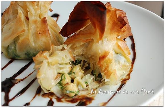 Trouxas de grão de bico com bacalhau e couve