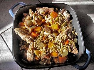 Cazuela de pollo con verduras y crema de almendras