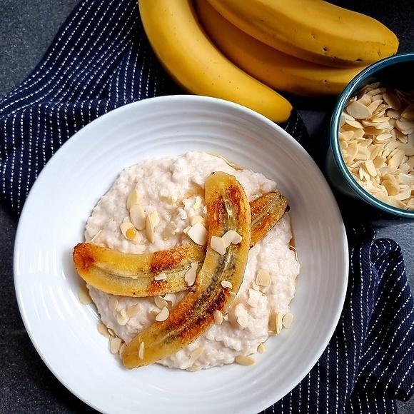 Gachas de avena con plátano y almendra laminada