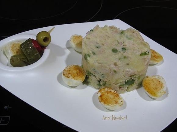 Timbal de ensalada de patatas y bonito
