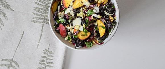 Ensalada de melocotón y moras