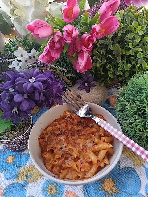Macarrones con pollo y bechamel