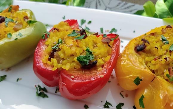Pimientos tricolor rellenos de pollo arroz y setas en freidora de aire