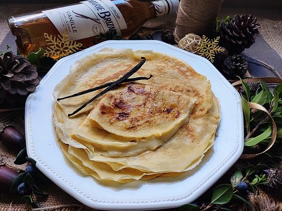 Filloas caramelizadas con sirope de vainilla Marie Brizard