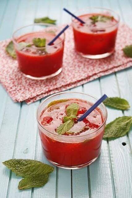 Mojito de fresas para soportar el calor con alegría