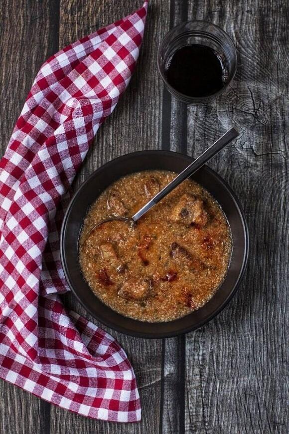 Sémola con costillitas de cerdo