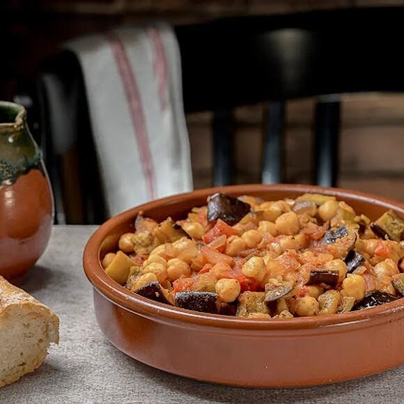 Guiso libanés de garbanzos y berenjenas