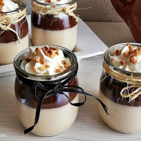 Vasitos con crema de galleta y chocolate negro