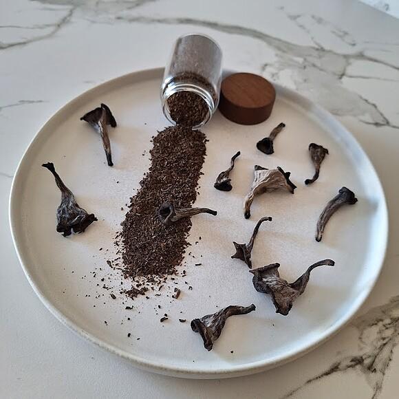 Trompetas de la muerte deshidratadas