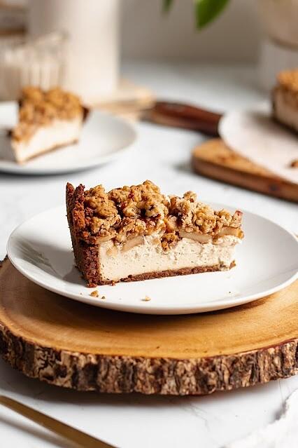 Cheesecake vegano con crumble de manzana