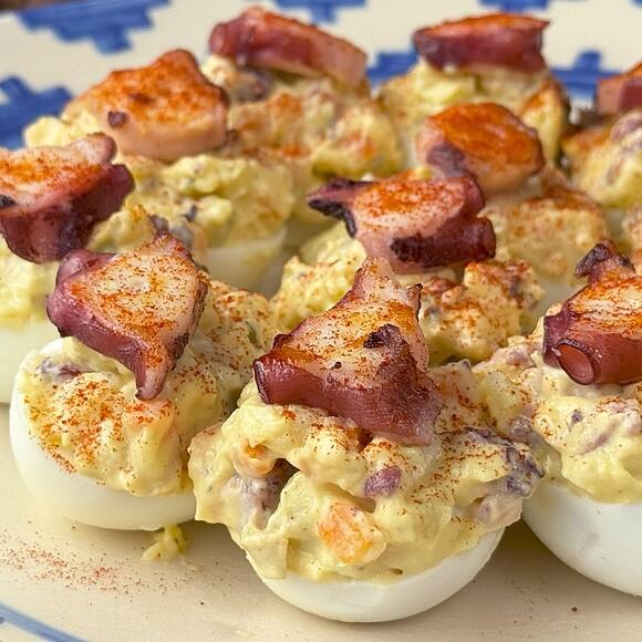 Huevos rellenos de pulpo