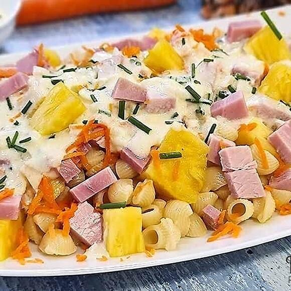 Ensalada fría de pasta con piña