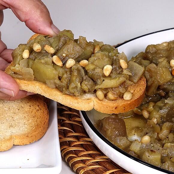 Berenjenas a la murciana con morcilla de verano