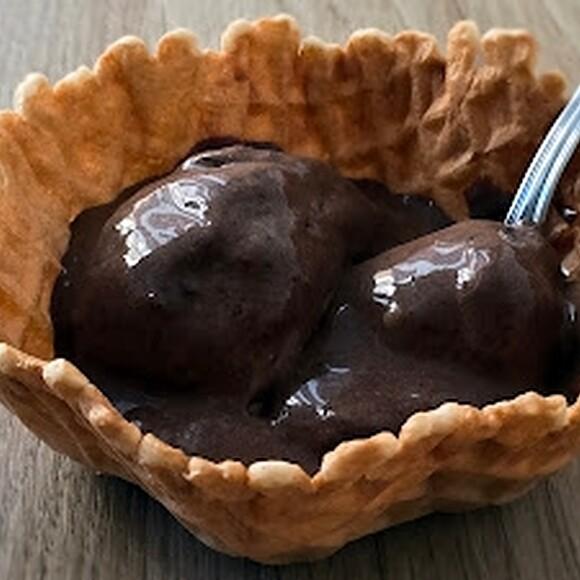 Helado de chocolate negro