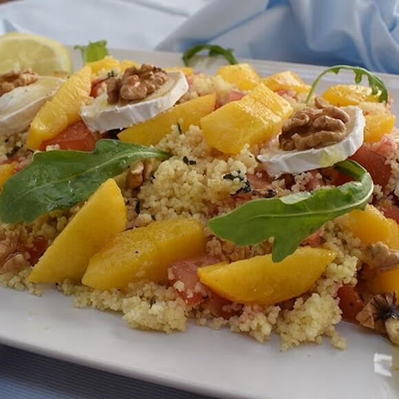 Ensalada de cuscús con queso de cabra y nectarinas
