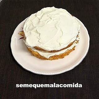 Tarta de melocotón y nata agria