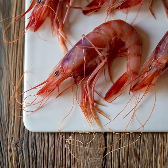 Fideuá marinera con gamba roja