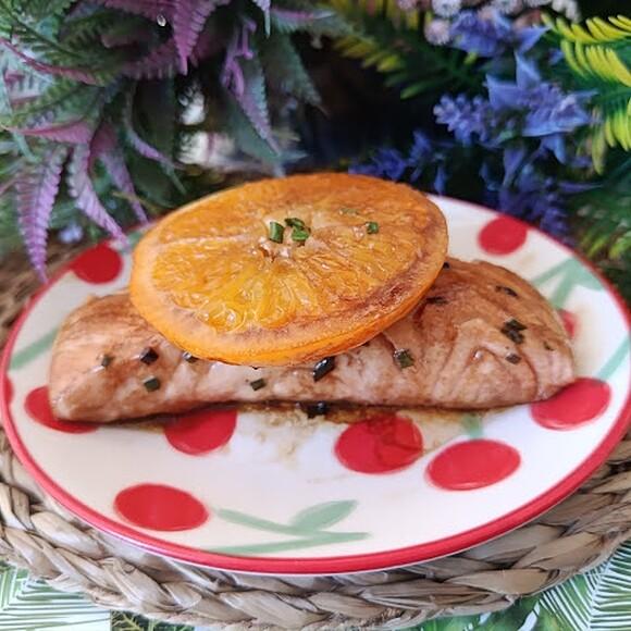 Salmón con salsa de soja y naranja