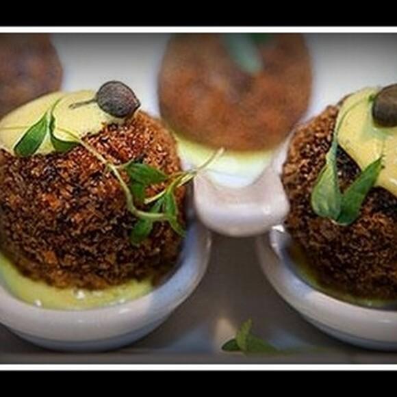 Bolitas de quinoa y queso con pesto de Kirkiña