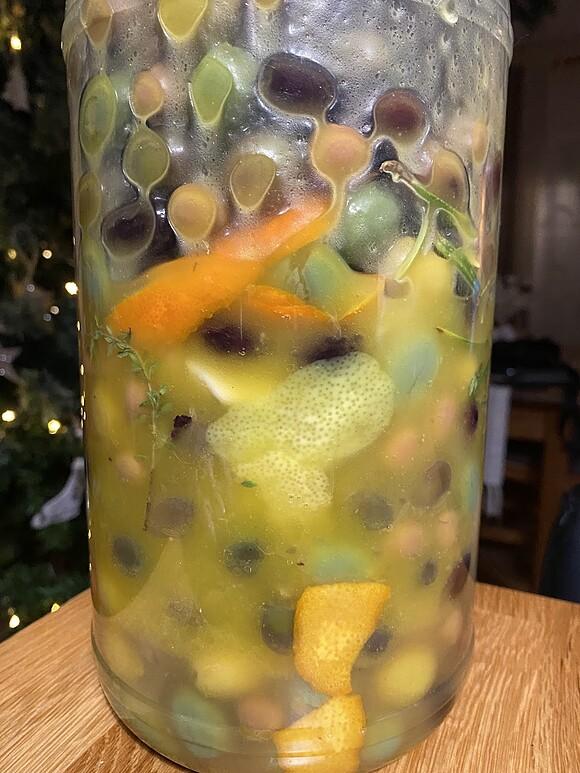 Olivas aliñadas a la naranja