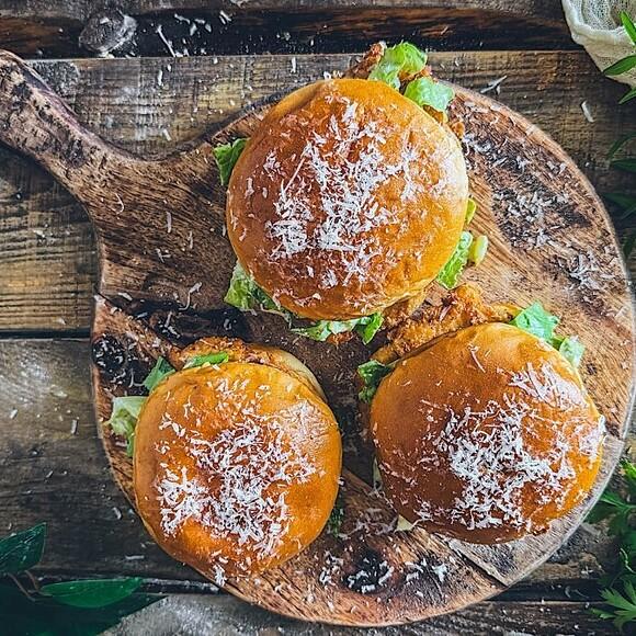 Hamburguesa César de pollo crujiente: cómo tener ensalada en una hamburguesa