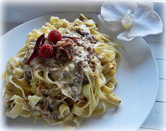 Nidos a la carbonara de pato con leche evaporada Ideal