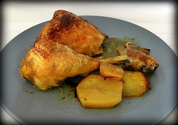 Pollo con cerveza y hierbas aromáticas