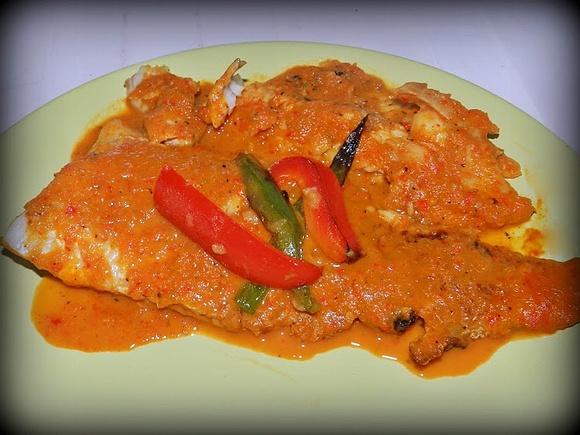 Merluza con salsa de pimientos