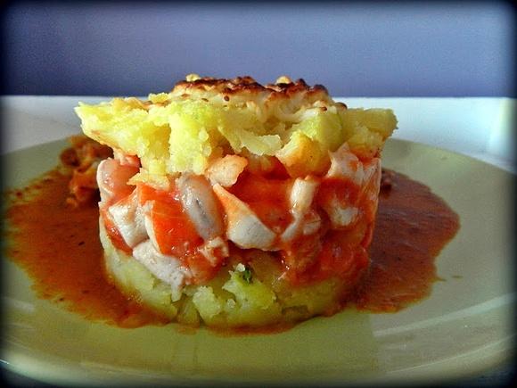 Timbal de patata con gambas y surimi