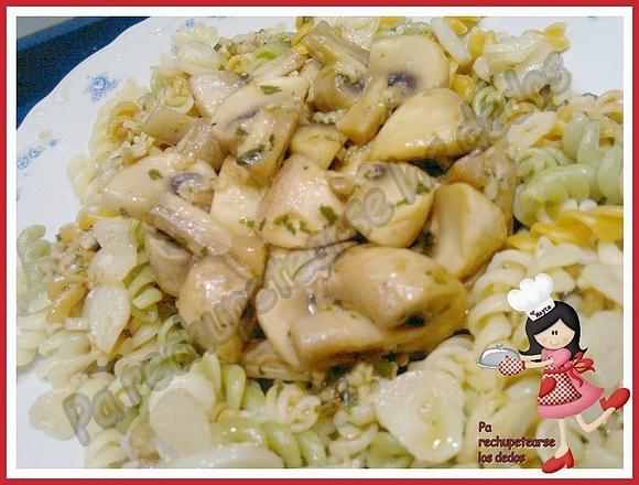 Espirales con champiñones salteados