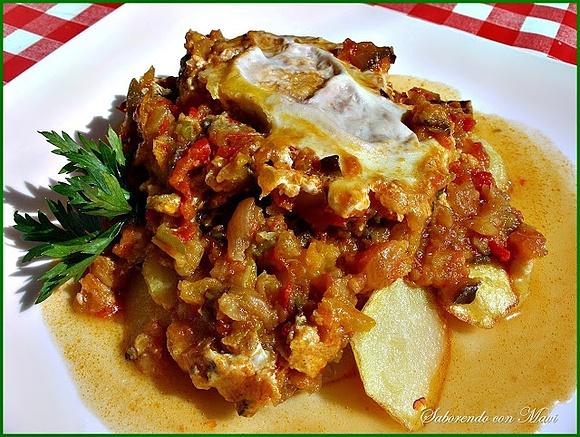 Pisto con patatas y huevo cuajado