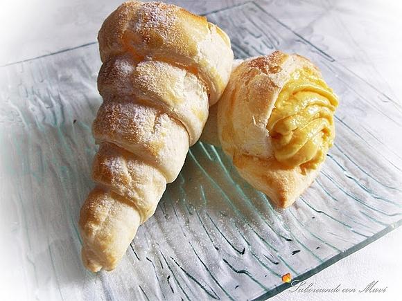 Cucuruchos de hojaldre con crema de naranja