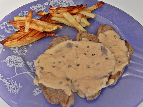 Filetes de añojo a la pimienta verde