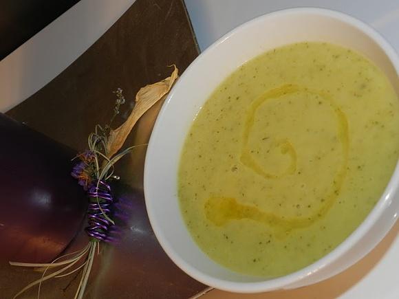 Crema de puerros, manzanas y calabacín
